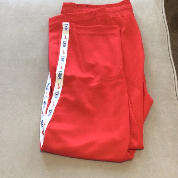 SOLD!! 😁 Nike ultra femme tropical theme track pants! Size Large - Picture 7 of 14